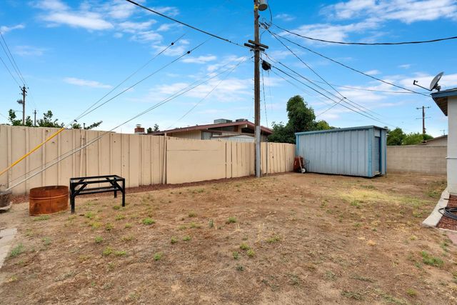2003 Dennis Drive, Selma, CA 93662