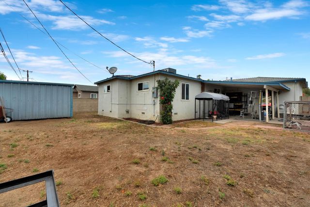 2003 Dennis Drive, Selma, CA 93662
