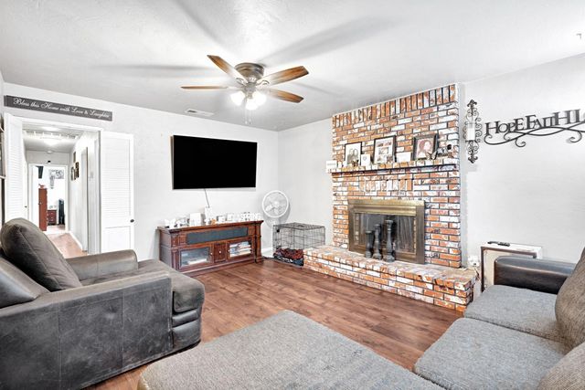 2003 Dennis Drive, Selma, CA 93662