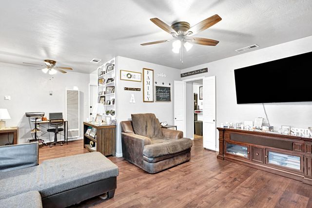 2003 Dennis Drive, Selma, CA 93662