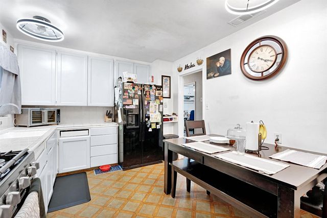 2003 Dennis Drive, Selma, CA 93662
