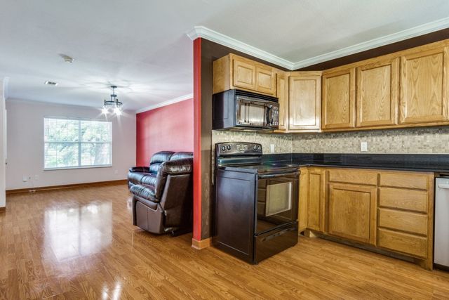 902 Travis Avenue, Alvarado, TX 76009