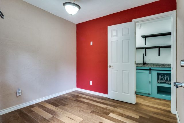 902 Travis Avenue, Alvarado, TX 76009