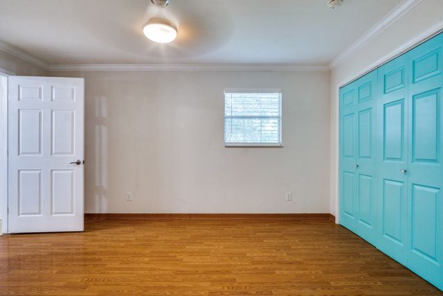 902 Travis Avenue, Alvarado, TX 76009