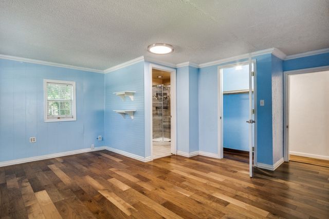 902 Travis Avenue, Alvarado, TX 76009