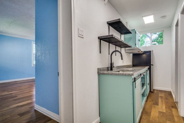 902 Travis Avenue, Alvarado, TX 76009