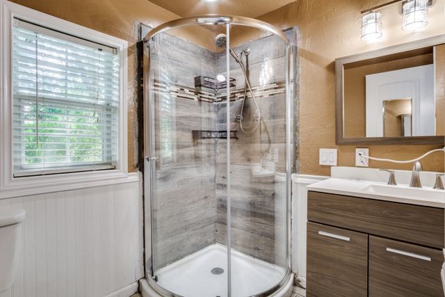 902 Travis Avenue, Alvarado, TX 76009