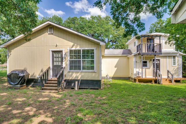902 Travis Avenue, Alvarado, TX 76009
