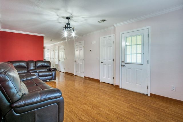 902 Travis Avenue, Alvarado, TX 76009