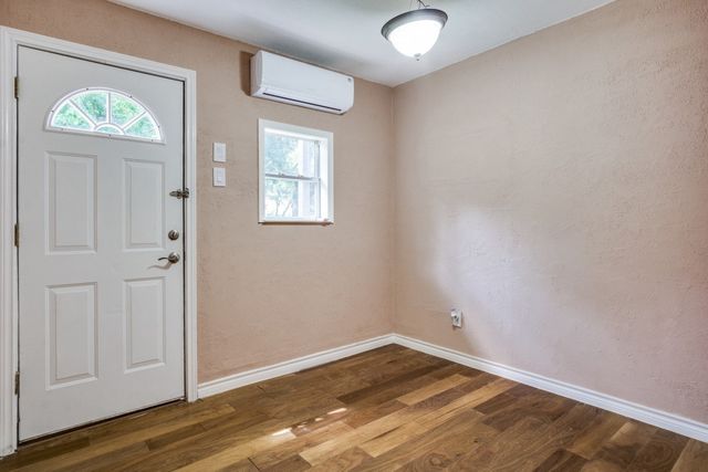 902 Travis Avenue, Alvarado, TX 76009
