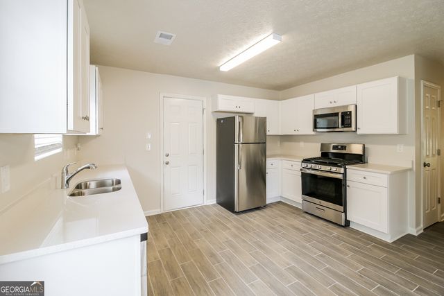 10705 Wimbleton Court, Hampton, GA 30228