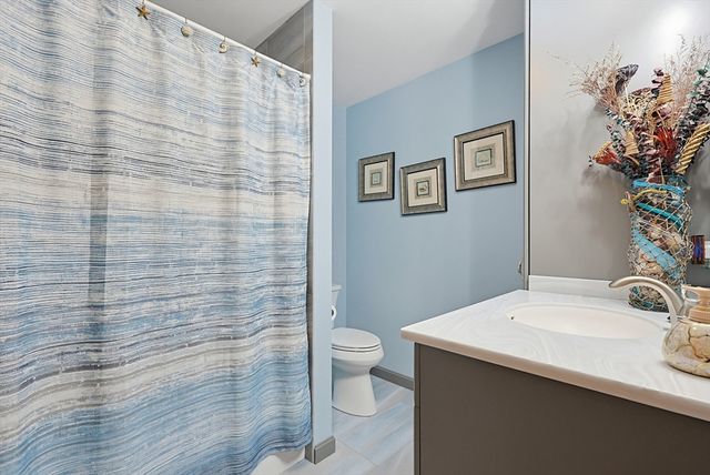 3 King St, Bristol, RI 02809
