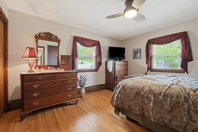 3 King St, Bristol, RI 02809