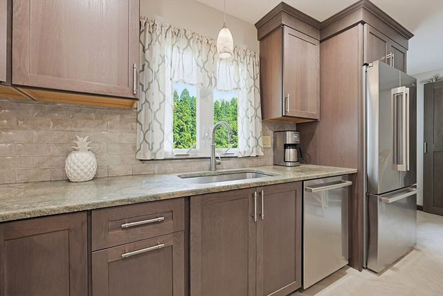 3 King St, Bristol, RI 02809