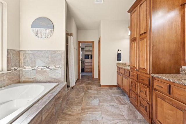 617 Caveat Court, Edmond, OK 73025