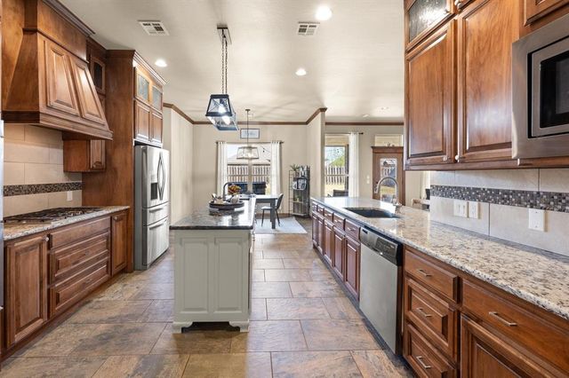 617 Caveat Court, Edmond, OK 73025