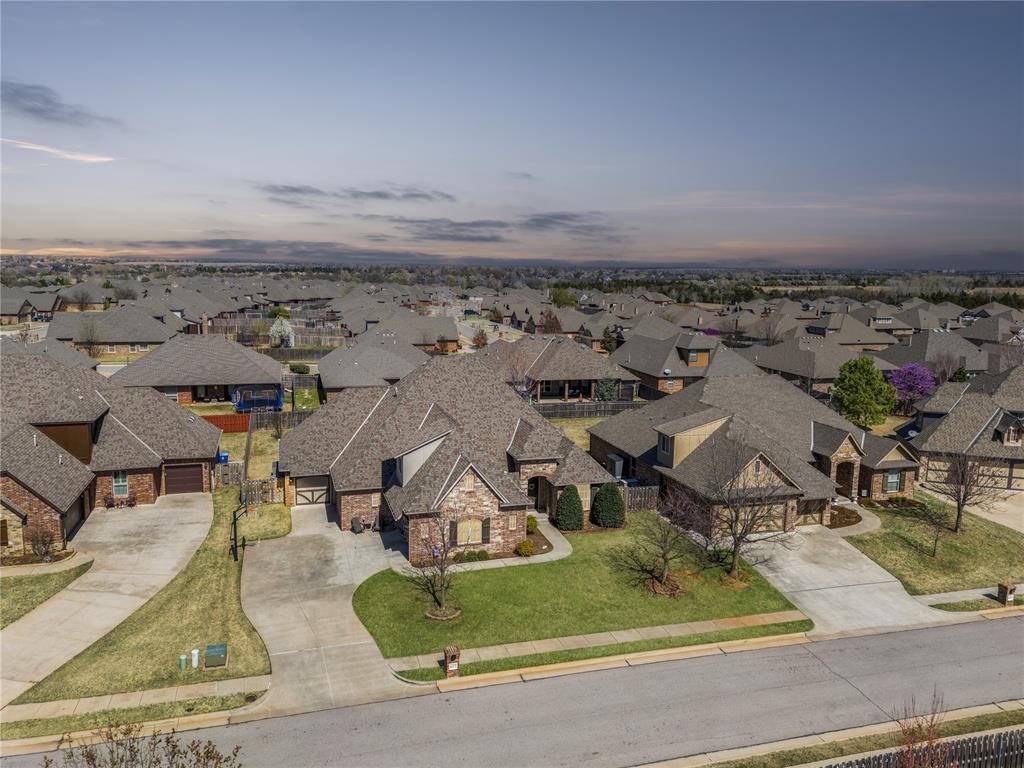 617 Caveat Court, Edmond, OK 73025