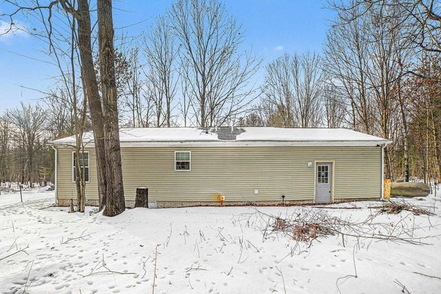 2738 Lakeshore Drive, Gladwin, MI 48624