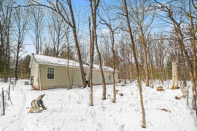 2738 Lakeshore Drive, Gladwin, MI 48624