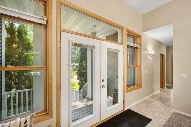118 S Shannon Drive, Shakopee, MN 55379