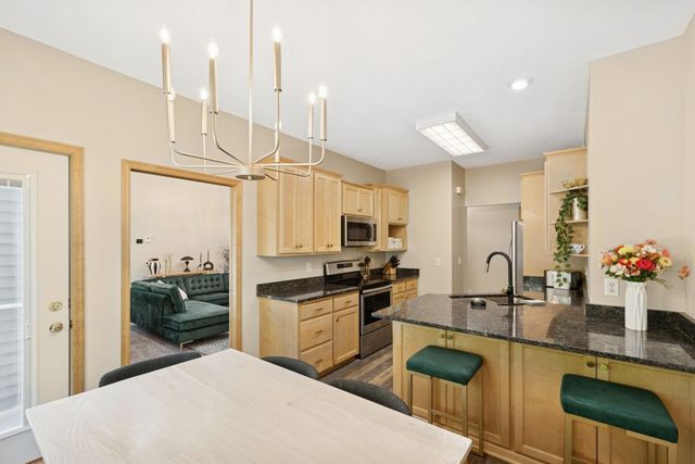 118 S Shannon Drive, Shakopee, MN 55379