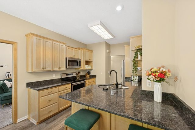 118 S Shannon Drive, Shakopee, MN 55379