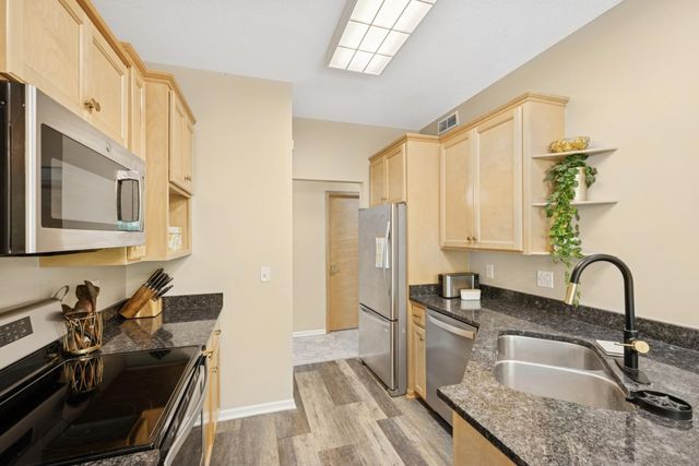 118 S Shannon Drive, Shakopee, MN 55379