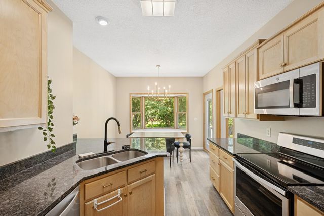 118 S Shannon Drive, Shakopee, MN 55379