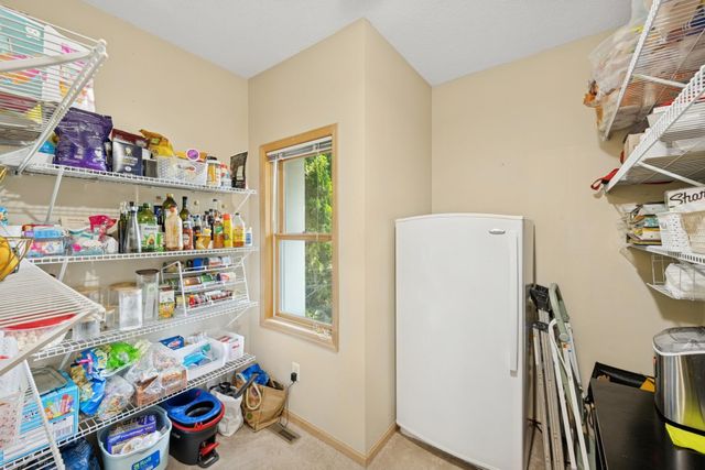 118 S Shannon Drive, Shakopee, MN 55379