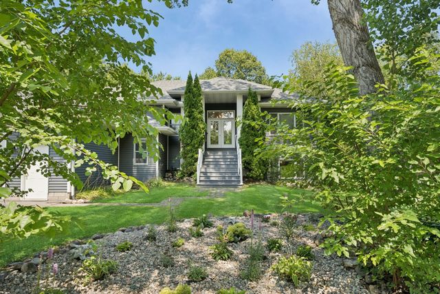 118 S Shannon Drive, Shakopee, MN 55379