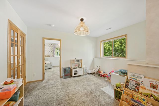 118 S Shannon Drive, Shakopee, MN 55379
