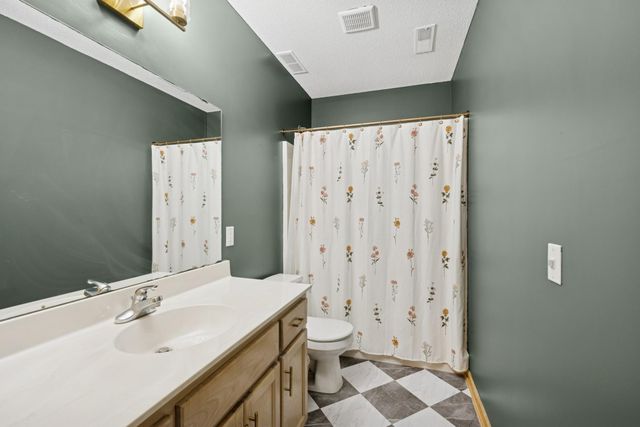 118 S Shannon Drive, Shakopee, MN 55379