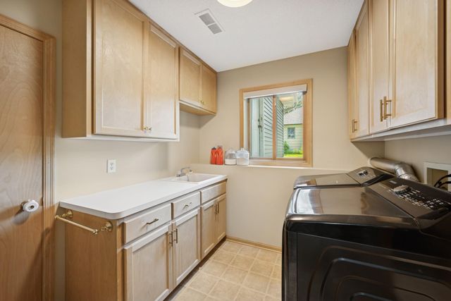 118 S Shannon Drive, Shakopee, MN 55379