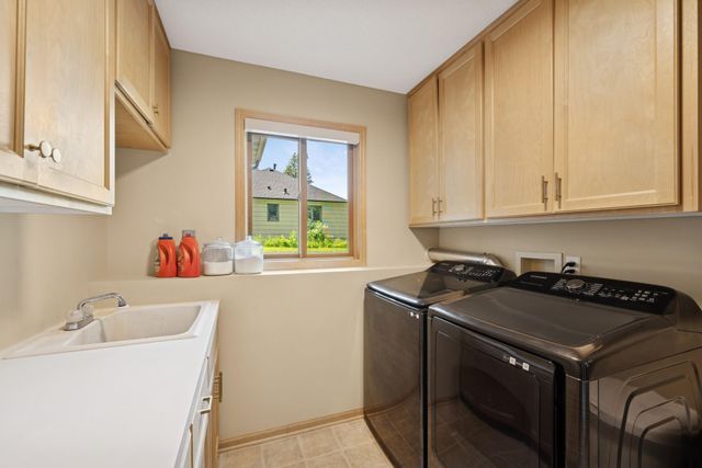 118 S Shannon Drive, Shakopee, MN 55379