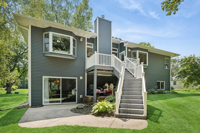 118 S Shannon Drive, Shakopee, MN 55379