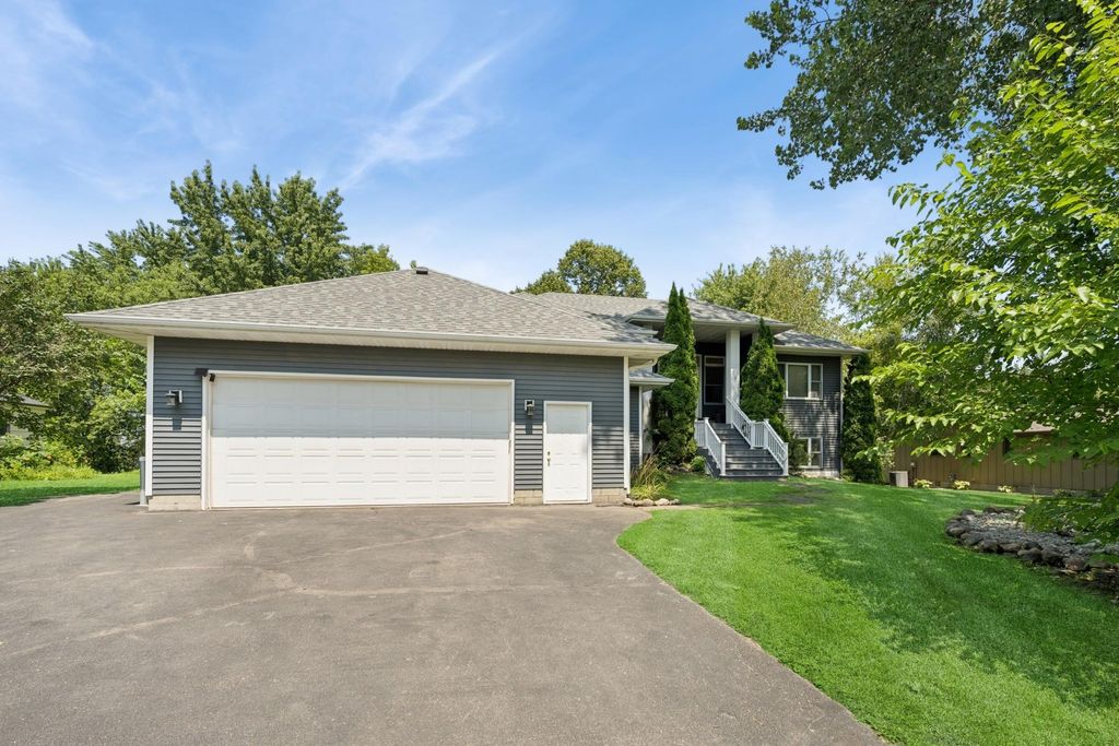 118 S Shannon Drive, Shakopee, MN 55379