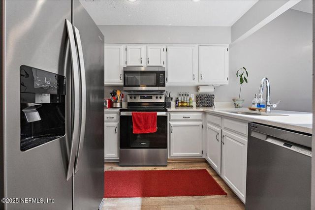 3945 HOLLOWS Drive, Jacksonville, FL 32225