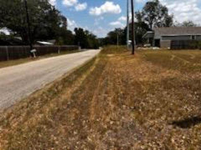 1617 Old Mcmahan TRL, Lockhart, TX 78644