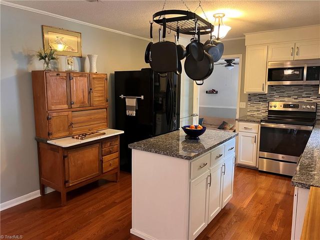 38430 Airport Road, New London, NC 28127