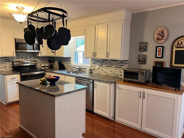 38430 Airport Road, New London, NC 28127