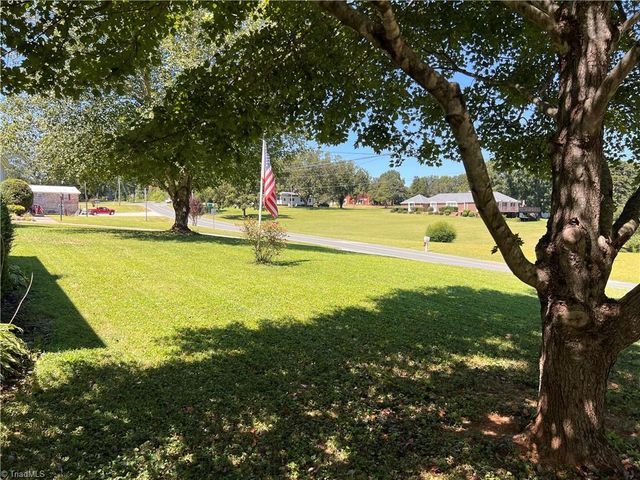 38430 Airport Road, New London, NC 28127