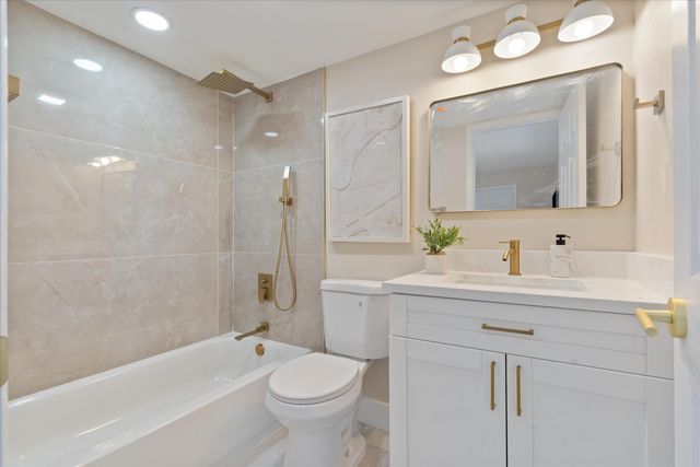 825 Center Street 49d, Jupiter, FL 33458