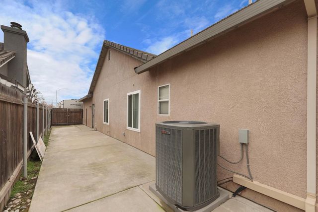 922 Pearwood Cir, Lodi, CA 95242