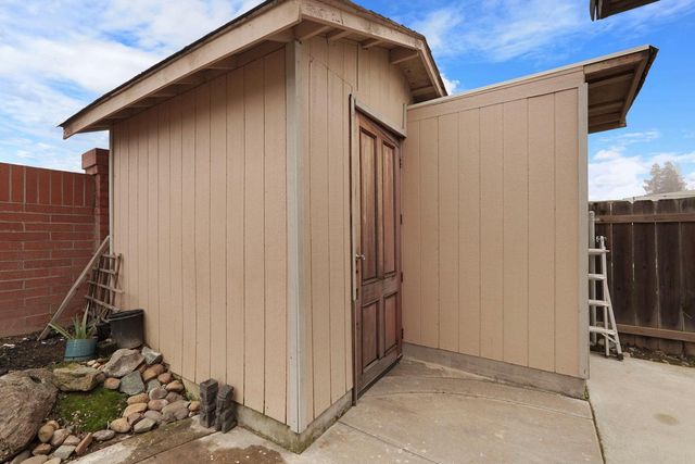 922 Pearwood Cir, Lodi, CA 95242