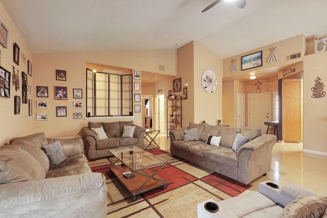 922 Pearwood Cir, Lodi, CA 95242