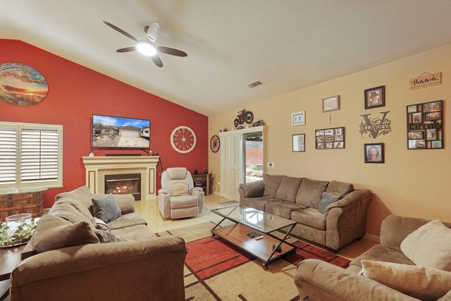 922 Pearwood Cir, Lodi, CA 95242