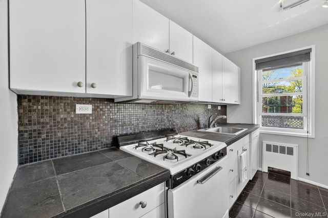 30 E Hartsdale Avenue 2A, Hartsdale, NY 10530