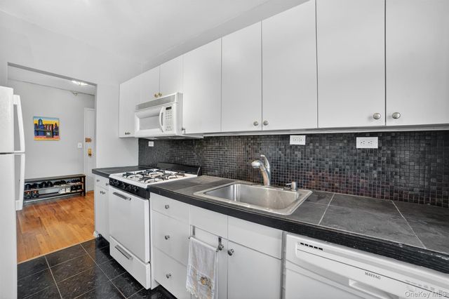 30 E Hartsdale Avenue 2A, Hartsdale, NY 10530