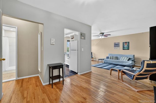 30 E Hartsdale Avenue 2A, Hartsdale, NY 10530