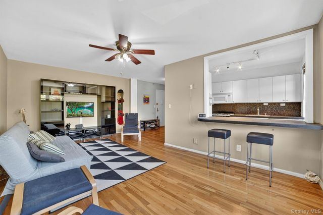30 E Hartsdale Avenue 2A, Hartsdale, NY 10530